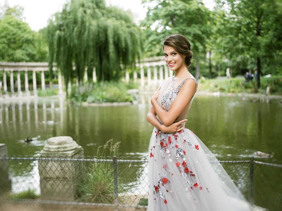 Hoa hậu Pháp mặc thiết kế Việt chụp ảnh dự thi Hoa hậu Hoàn vũ thế giới - 14