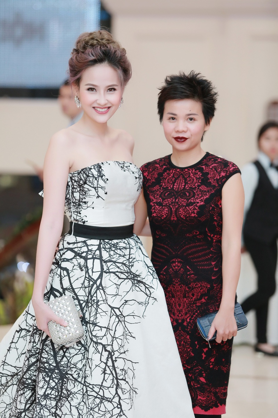 Khánh Ngân cùng nghệ sĩ Xuân Lê.