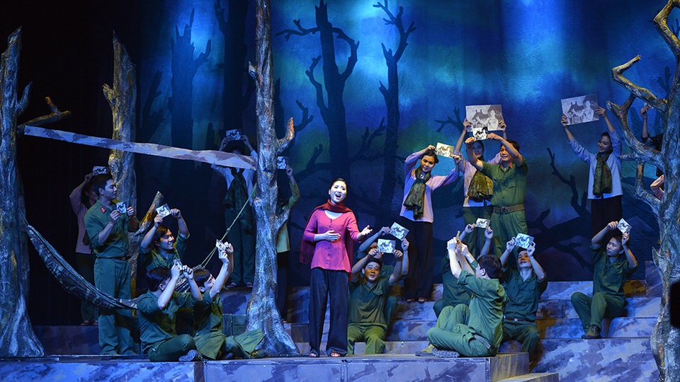 Liên hoan sân khấu thủ đô kỉ niệm 70 năm toàn quốc kháng chiến - 12