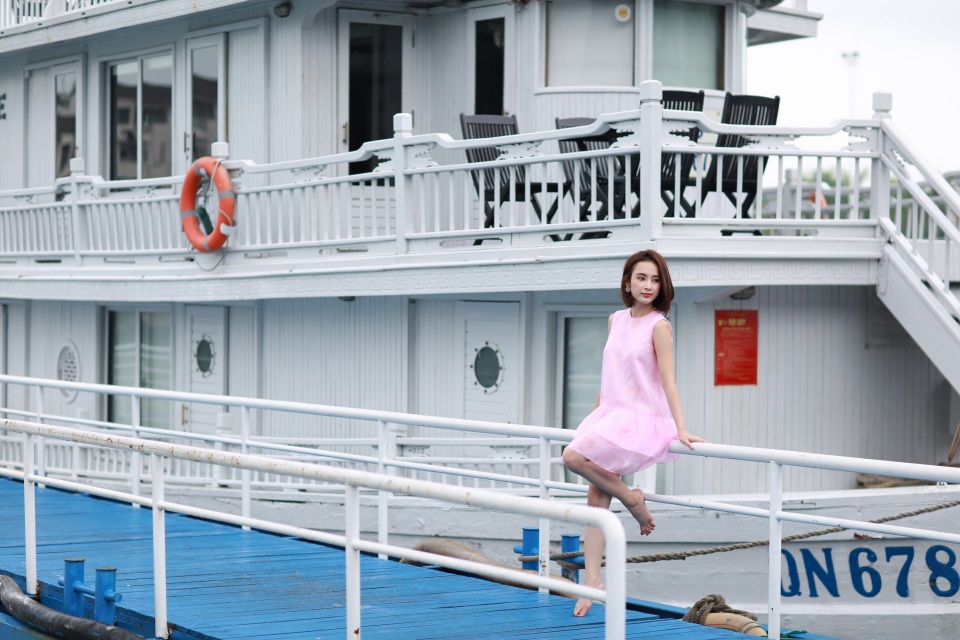 Diễn viên Angela Phương Trinh mang 100 bộ đồ diễn cho... một phim - 8