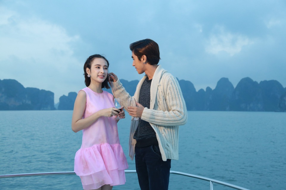 Diễn viên Angela Phương Trinh mang 100 bộ đồ diễn cho... một phim - 9