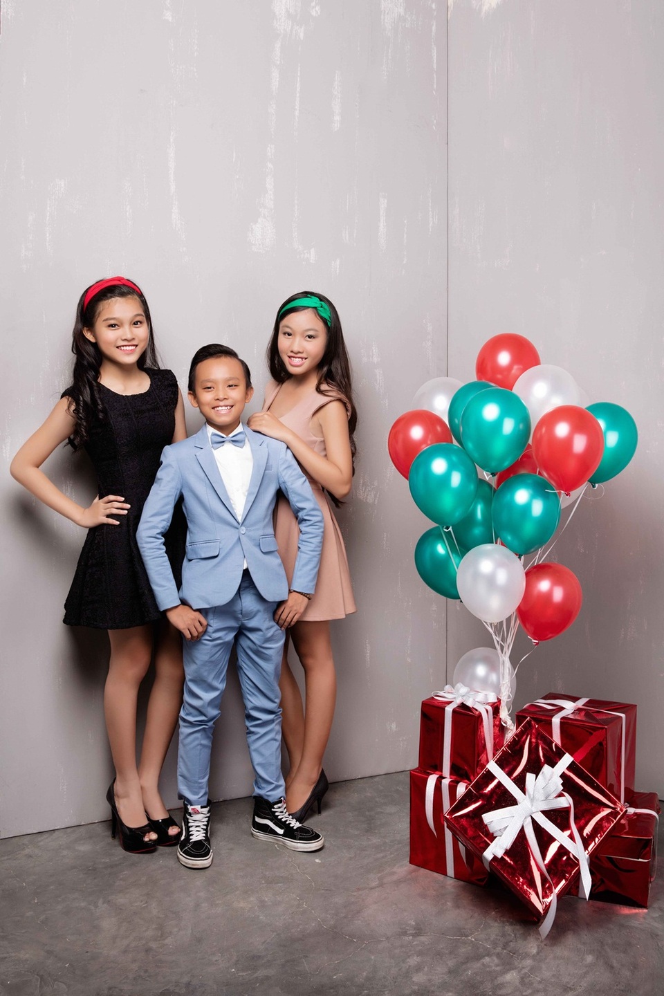 Hồ Văn Cường lần đầu được mặc vest đón Noel cùng chị gái nuôi - 12 Hồ Văn Cường lần đầu được mặc vest đón Noel cùng chị gái nuôi - 12