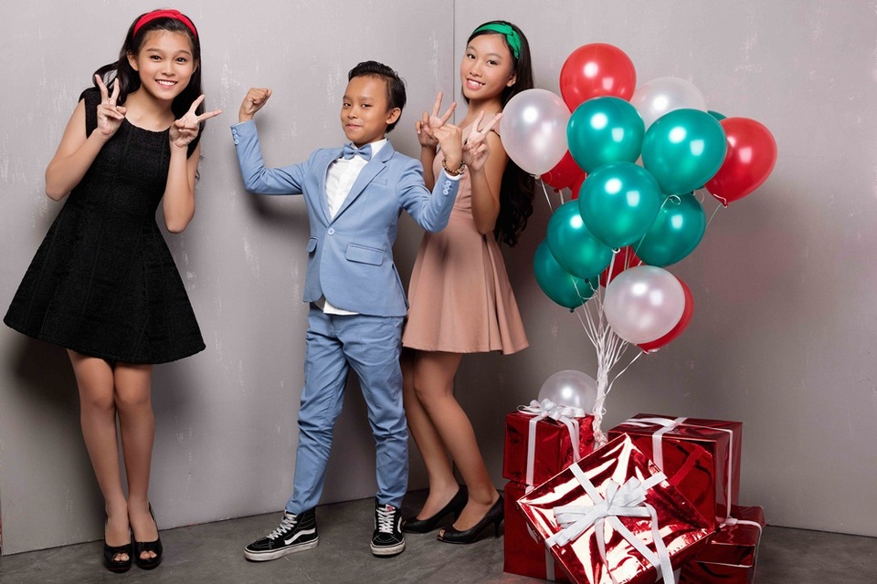 Hồ Văn Cường lần đầu được mặc vest đón Noel cùng chị gái nuôi - 8 Hồ Văn Cường lần đầu được mặc vest đón Noel cùng chị gái nuôi - 8