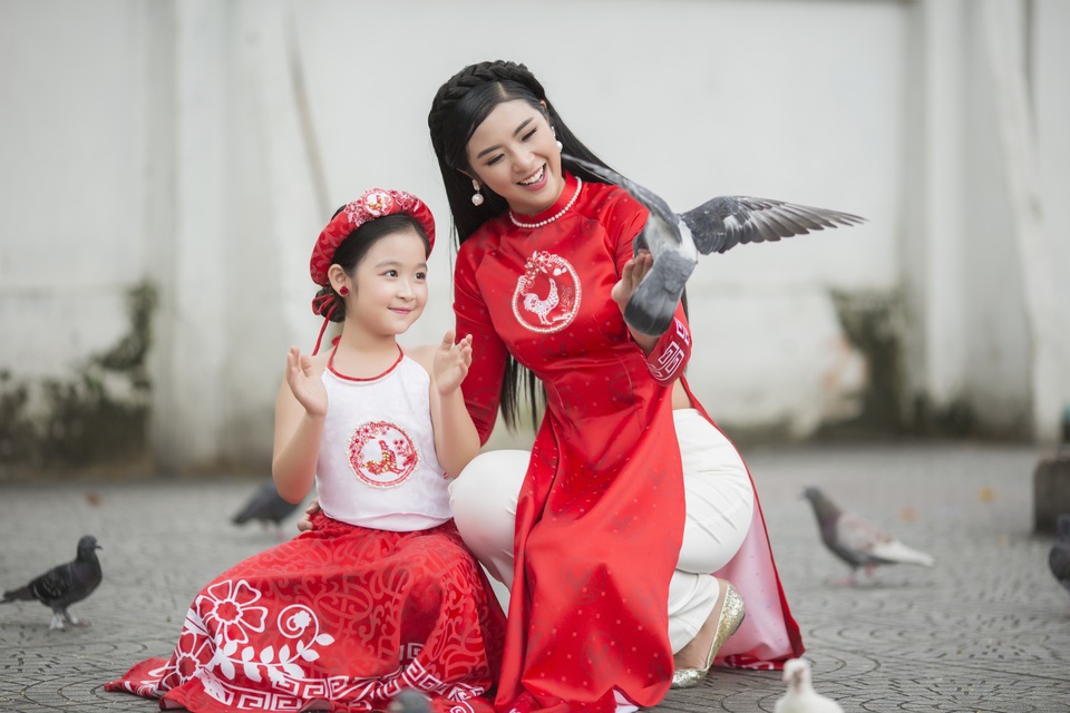 Bé Bảo Ngọc “Gương mặt thân quen” chuyên nghiệp làm mẫu cùng HH Ngọc Hân - 13 Bé Bảo Ngọc “Gương mặt thân quen” chuyên nghiệp làm mẫu cùng HH Ngọc Hân - 13
