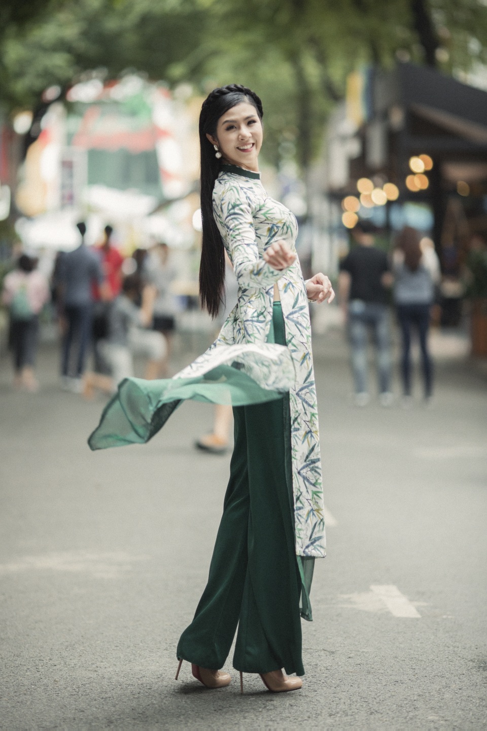 Bé Bảo Ngọc “Gương mặt thân quen” chuyên nghiệp làm mẫu cùng HH Ngọc Hân - 16 Bé Bảo Ngọc “Gương mặt thân quen” chuyên nghiệp làm mẫu cùng HH Ngọc Hân - 16