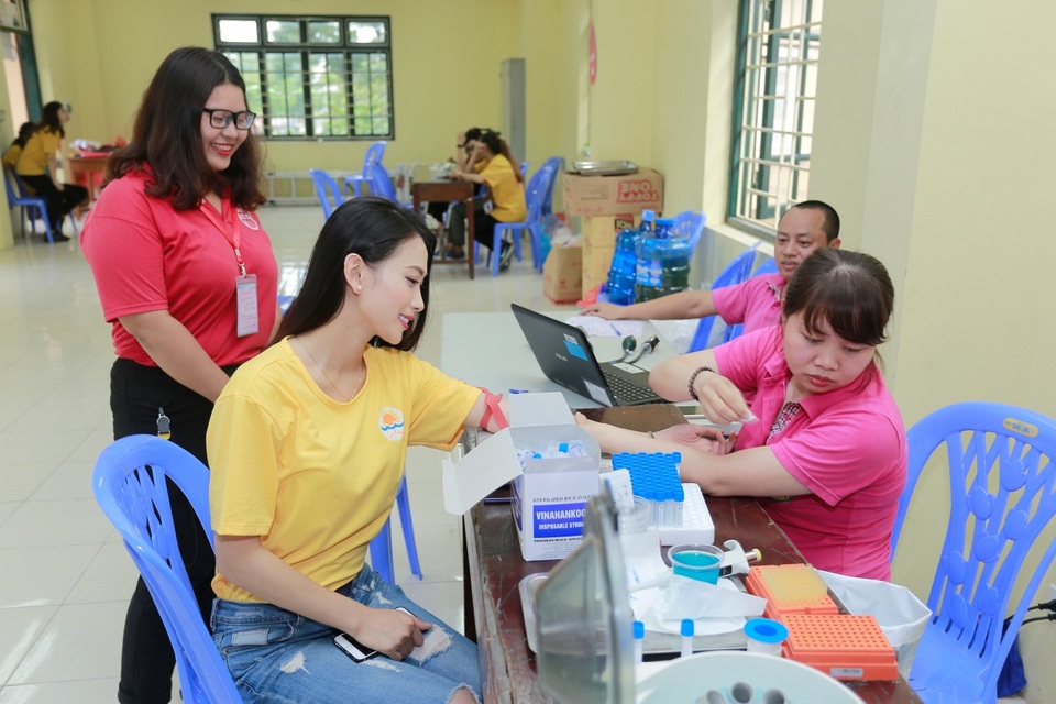 Cảm phục GS. Anh Trí, Á hậu Đại dương cùng sinh viên tiếp lửa tình nguyện - 4 Khu vực hiến máu tình nguyện “Nắng ban mai”, dự kiến tiếp nhận tối thiểu 1.500 đơn vị máu.