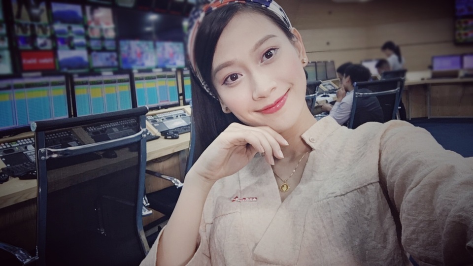 Top những nàng hậu xinh đẹp của VTV và cái duyên “cầm mic” - 7 Top những nàng hậu xinh đẹp của VTV và cái duyên “cầm mic” - 7