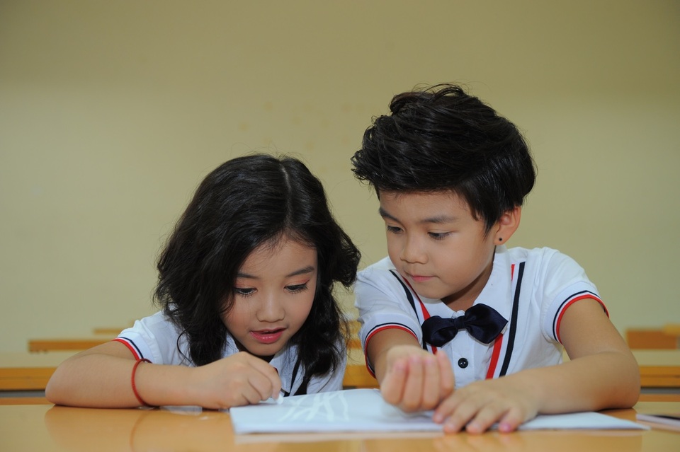 Cặp mẫu nhí đáng yêu trong bộ hình “ngàn like” chào mừng 20/11 - 2 Cặp mẫu nhí đáng yêu trong bộ hình “ngàn like” chào mừng 20/11 - 2