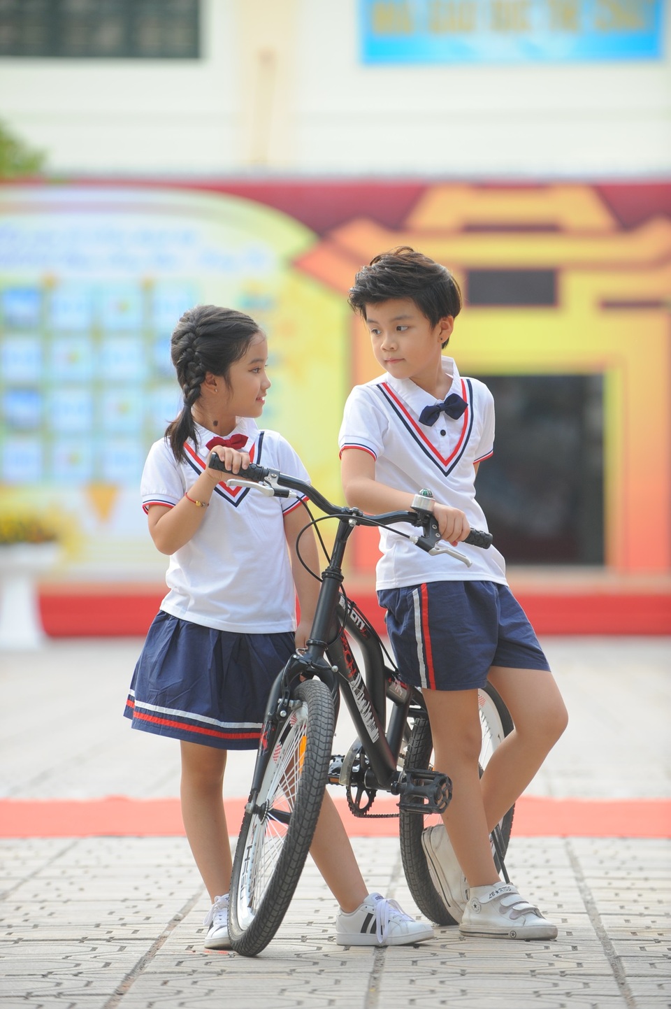 Cặp mẫu nhí đáng yêu trong bộ hình “ngàn like” chào mừng 20/11 - 8 Cặp mẫu nhí đáng yêu trong bộ hình “ngàn like” chào mừng 20/11 - 8