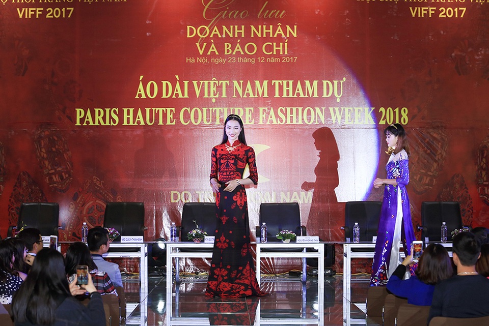 Tại sao NTK Việt được “đặc cách” mở màn Paris Fashion Week - Haute Couture 2018? - 7 Tại sao NTK Việt được “đặc cách” mở màn Paris Fashion Week - Haute Couture 2018? - 7