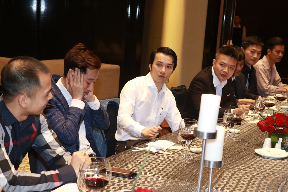 Trong không khí thân tình, ấm cúng, các doanh nhân Việt cũng đã có cơ hội học hỏi, thảo luận về kiến thức kinh doanh, kiến thức marketing, cũng như chia sẻ, giãi bày những khó khăn, vướng mắc trong kinh doanh và những vấn đề kinh doanh nổi cộm tại Việt Nam.