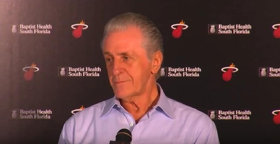 Những bước tiến nhỏ cho sự thay đổi lớn: Câu chuyện về huấn luyện viên NBA - 2 Pat Riley nhận ra những bước tiến nhỏ có thể tạo nên sự thay đổi lớn đối với những cầu thủ của mình.