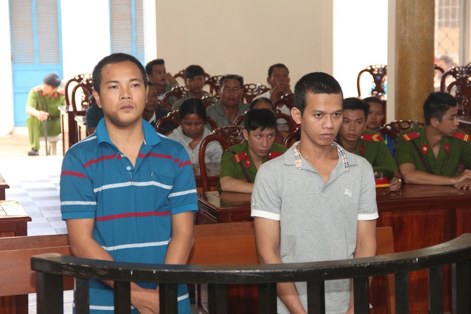 Bị cáo Chau Sóc Sanl 0 năm tù và  Chau Chanh Thươn 09 năm tù cùng về tội Giết người.