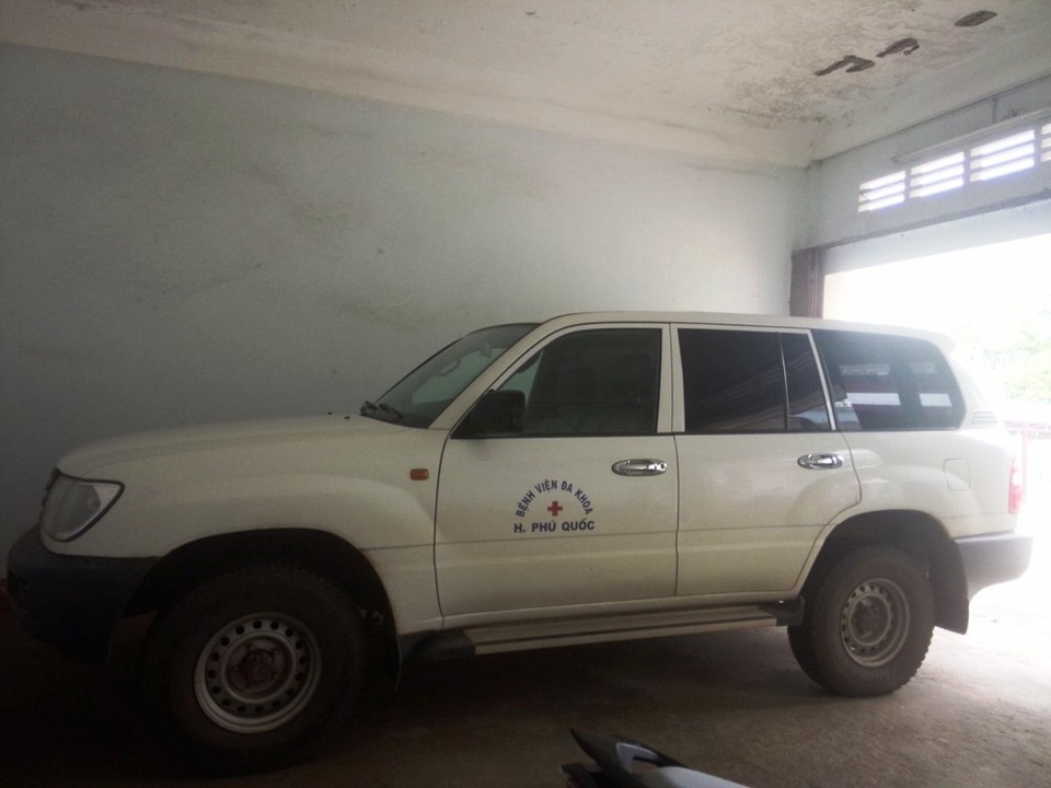Chiếc xe nhãn hiệu TOYOTA loại LANDCRUISER, BKS 68C-0799 do Bộ Y tế cấp để làm xe cứu thương cho bệnh viện nhưng bác sĩ Nguyễn Đức Phát tự ý biến thành xe cá nhân để đi học và đi công tác.