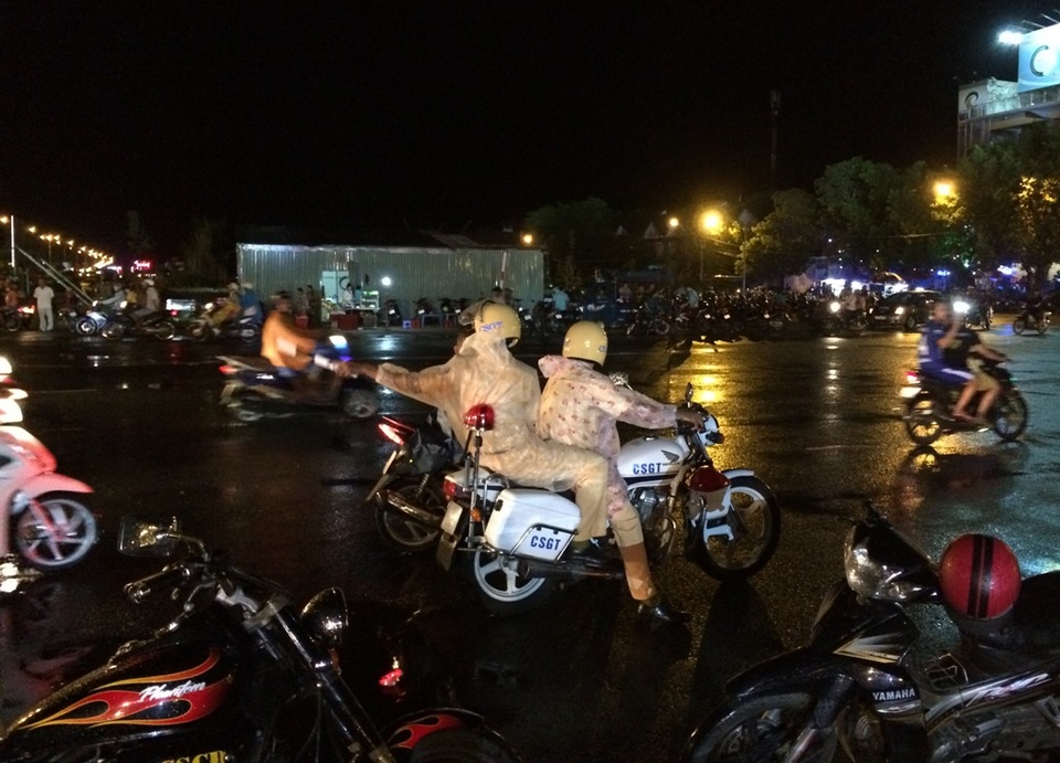 Hàng nghìn người đội mưa dự khai mạc Lễ hội anh hùng Nguyễn Trung Trực - 10 Hàng nghìn người đội mưa dự khai mạc Lễ hội anh hùng Nguyễn Trung Trực - 10