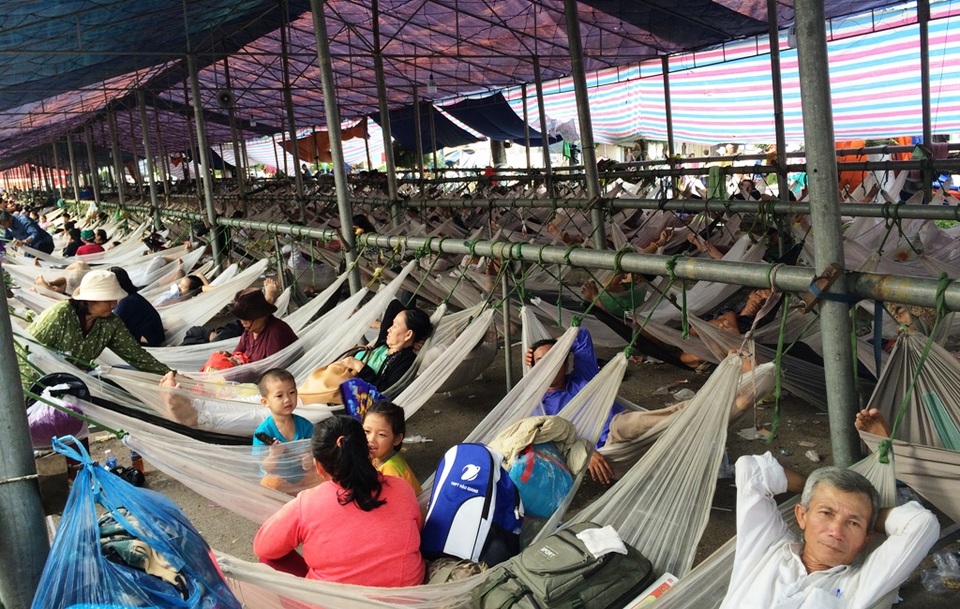 “Nghẹt thở” chen chân… tại lễ hội anh hùng áo vải Nguyễn Trung Trực - 13 “Nghẹt thở” chen chân… tại lễ hội anh hùng áo vải Nguyễn Trung Trực - 13