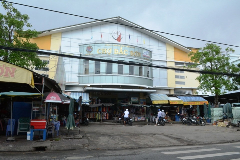 Vì sao tiểu thương Kiên Giang quyết liệt phản đối vào chợ mới? - 3 Còn đây là chợ Bắc Sơn (phường Vĩnh Lạc, TP Rạch Giá) - nơi có 17 hộ dân đang kịch liệt phản đối quyết định thu hồi đất của UBND tỉnh Kiên Giang