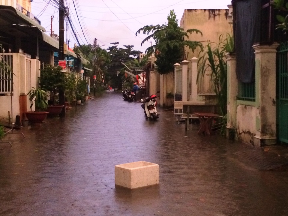 TP Cần Thơ ngập nặng sáng đầu tuần - 2
Khu dân cư Tổ 3A, phường An Bình, quận Ninh Kiều sáng nay.