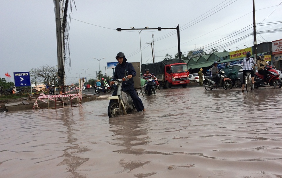 TP Cần Thơ ngập nặng sáng đầu tuần - 6 TP Cần Thơ ngập nặng sáng đầu tuần - 6