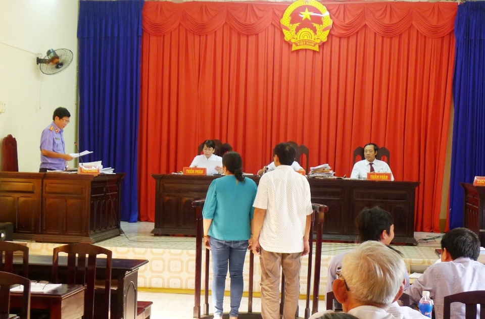 Bị cáo xin HĐXX xem là con người… không phải trái banh! - 1
VKSND tỉnh Kiên Giang vẫn giữ nguyên kháng nghị, đề nghị HĐXX tuyên hủy án sơ thẩm, trả hồ sơ về tòa sơ thẩm xét xử lại theo hướng vợ chồng bị cáo Trần Kiều Hưng có tội hủy hoại rừng.