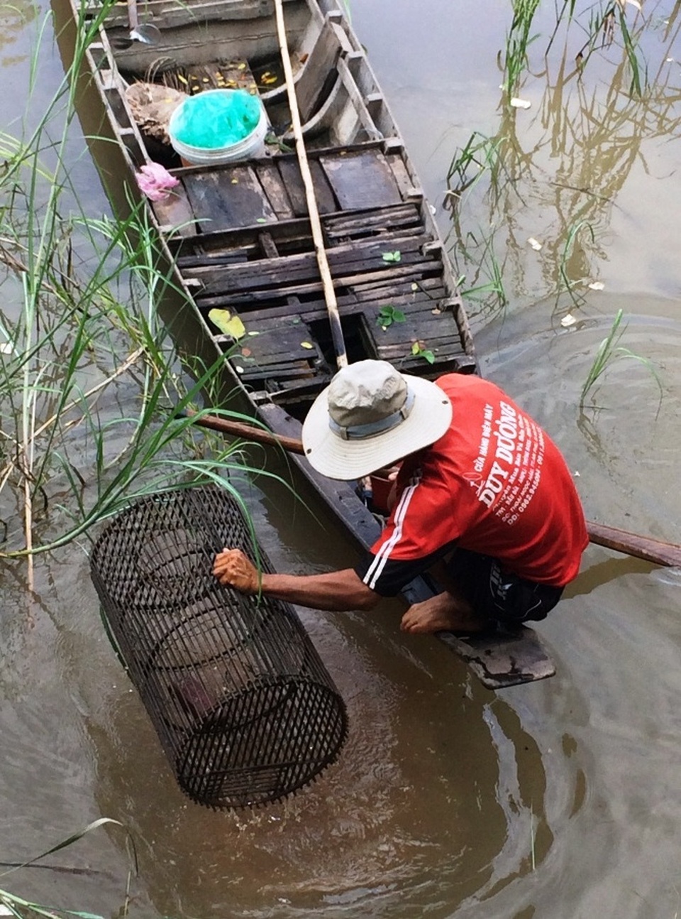 Hẩm hiu nghề câu lưới trong lũ muộn - 4 Hẩm hiu nghề câu lưới trong lũ muộn - 4