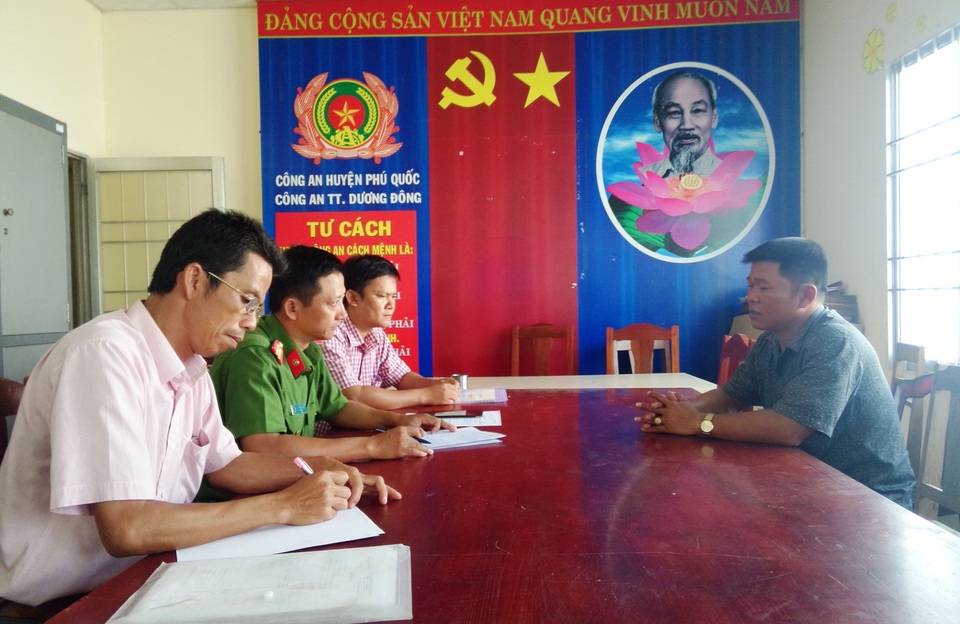 Vụ cắt đầu, mổ bụng cá heo xảy ra từ năm 2012? - 1 Cơ quan chức năng làm việc với thuyền trưởng Trần Cao Trí