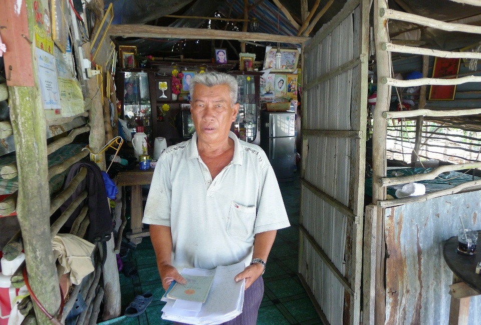 Kiên Giang: Đất con nuôi có sổ đỏ, cha nuôi ngang nhiên chiếm hết - 1 Từ khi ông Tích chiếm đất đã đẩy gia đình ông Nhân vào cảnh vô cùng khó khăn