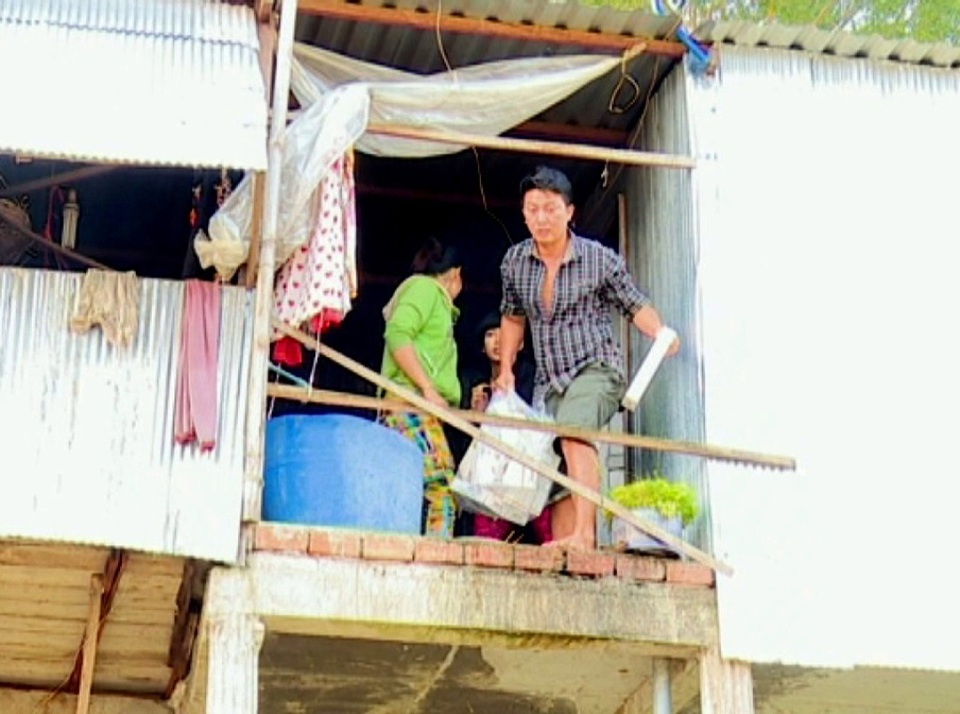 Nước lũ rút, các đối tượng buôn lậu ra sức hoạt động ngày đêm - 1 Khi nước lũ rút, các đối tượng buôn lậu tập trung vận chuyển hàng hóa cấm vào đường bộ