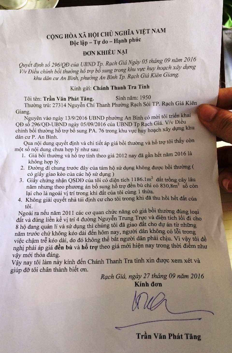 TP Rạch Giá lấy đất dân giao doanh nghiệp “đổi” hạ tầng… còn nhiều khuất tất? - 6 Nhiều người dân khác cho rằng: Nếu việc lập phương án đền bù, hỗ trợ cho người dân đúng ngay từ đầu, bà con đã nhận tiền xong. Còn ở đây, cán bộ làm sai làm bà con phải khổ sở bỏ thời gian, công sức đi khiếu nại đến giờ này thì việc đền bù, hỗ trợ cho người dân phải tính tại thời điểm này hoặc DN phải đến thương lượng với người dân thì mới thỏa đáng.