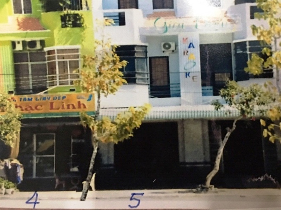 Quán karaoke hoạt động trở lại, cụ bà 93 tuổi thêm cái tết buồn! - 1 Đầu tháng 12 vừa rồi quán karaoke hoạt động trở lại mặc dù trước đó Chủ tịch huyện Kiên Lương đã ra quyết định thu hồi giấy phép cơ sở này?