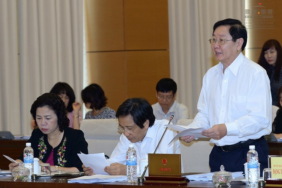 Quyền quản lý tín ngưỡng, tôn giáo sẽ “đẩy” về Bộ nào? - 1 Bộ trưởng Nội vụ Lê Vĩnh Tân đại diện cho cơ quan chủ trì soạn thảo dự án luật.