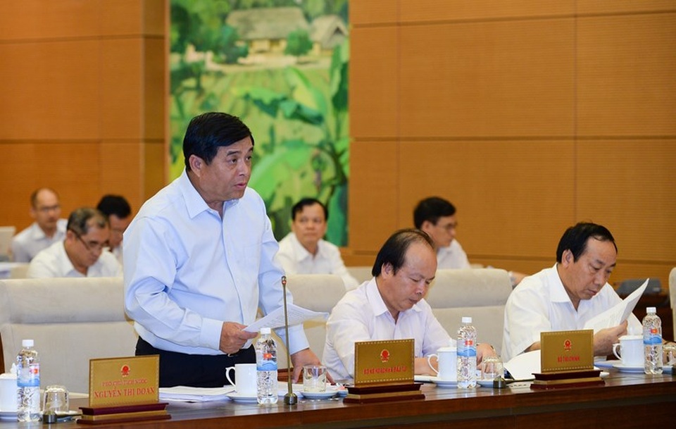 Luật chậm được trình do các Bộ ngành quá... thiếu trách nhiệm! - 2 Bộ trưởng Nguyễn Chí Dũng giải thích việc chậm trễ trình luật là do các bộ thiếu trách nhiệm.