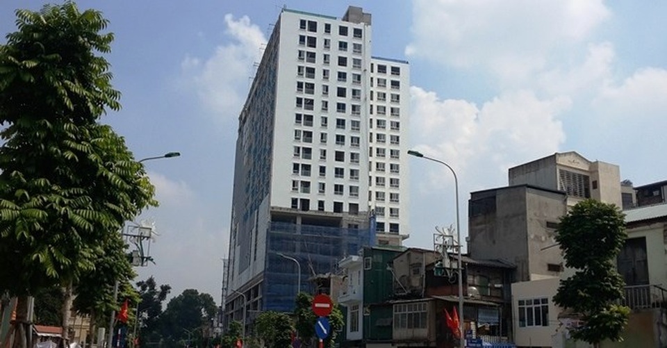 Chính phủ yêu cầu Hà Nội kiên quyết hơn với việc “cắt ngọn” nhà 8B Lê Trực - 1 Tổ công tác của Thủ tướng yêu cầu Hà Nội cắt ngọn nhà 8B Lê Trực theo đúng giấy phép được cấp.