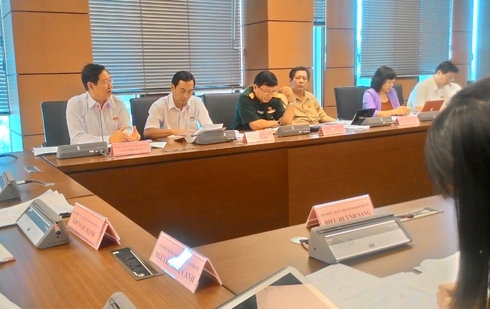 Vụ Trịnh Xuân Thanh làm lòi rõ chuyện “sổ đen”, “sổ đỏ” - 2 Bộ trưởng Nội vụ Lê Vĩnh Tân (bìa trái) cho rằng, không đẩy nhanh tốc độ tăng trưởng lên, Việt Nam khó đuổi kịp các nước phát triển.