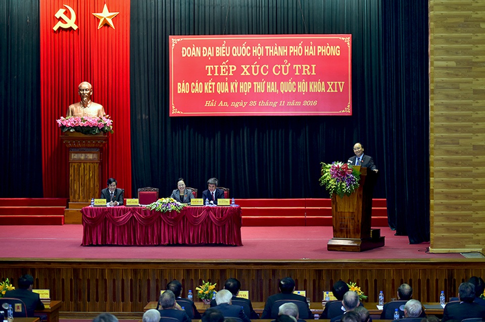 Thủ tướng: Làm rõ cơ chế kỷ luật cán bộ như vụ ông Vũ Huy Hoàng - 2 Toàn cảnh phiên tiếp xúc cử tri của Thủ tướng tại Hải Phòng.