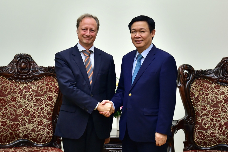 Đại sứ EU muốn nâng hạng vị trí Liên minh Châu Âu tại Việt Nam - 1 Phó Thủ tướng Vương Đình Huệ tiếp Đại sứ EU Bruno Angelet.