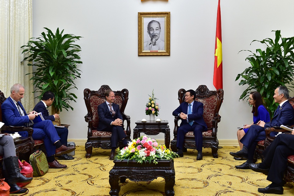 Đại sứ EU muốn nâng hạng vị trí Liên minh Châu Âu tại Việt Nam - 2 Cuộc làm việc của Phó Thủ tướng và Đại sứ EU hướng tới nhiệm vụ thúc đẩy việc ký kết, phê chuẩn và thực thi Hiệp định thương mại tự do Việt Nam - EU.