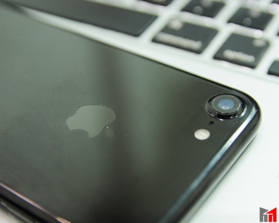 Hình ảnh thực tế máy được cho là iPhone 7 tại Việt Nam trước giờ ra mắt tại Mỹ - 10
iPhone 7 sẽ chính thức được ra mắt vào sự kiện diễn ra vào lúc 0h ngày 8/9 (giờ Việt Nam). Dân trí sẽ tường thuật trực tiếp sự kiện đặc biệt này của Apple.