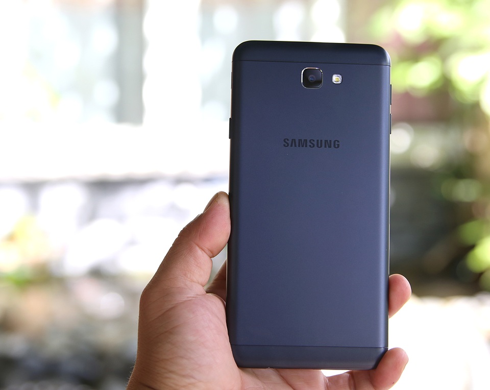 Đánh giá nhanh Galaxy J7 Prime mới xuất hiện tại Việt Nam - 2