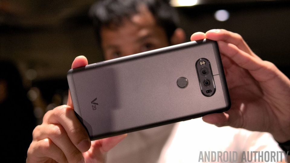 LG V20 chính thức ra mắt, thiết kế xấu hơn mong đợi - 2 LG V20 chính thức ra mắt, thiết kế xấu hơn mong đợi - 2