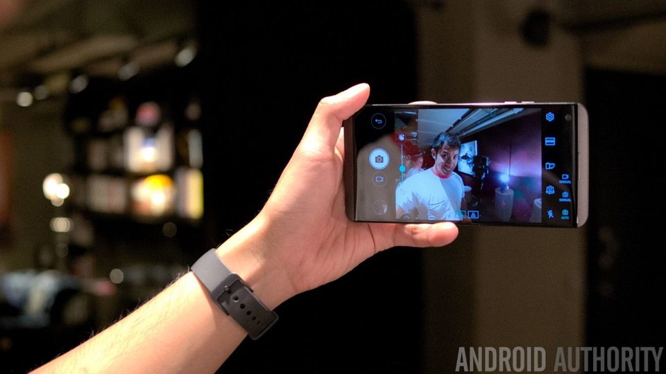 LG V20 chính thức ra mắt, thiết kế xấu hơn mong đợi - 6 LG V20 chính thức ra mắt, thiết kế xấu hơn mong đợi - 6