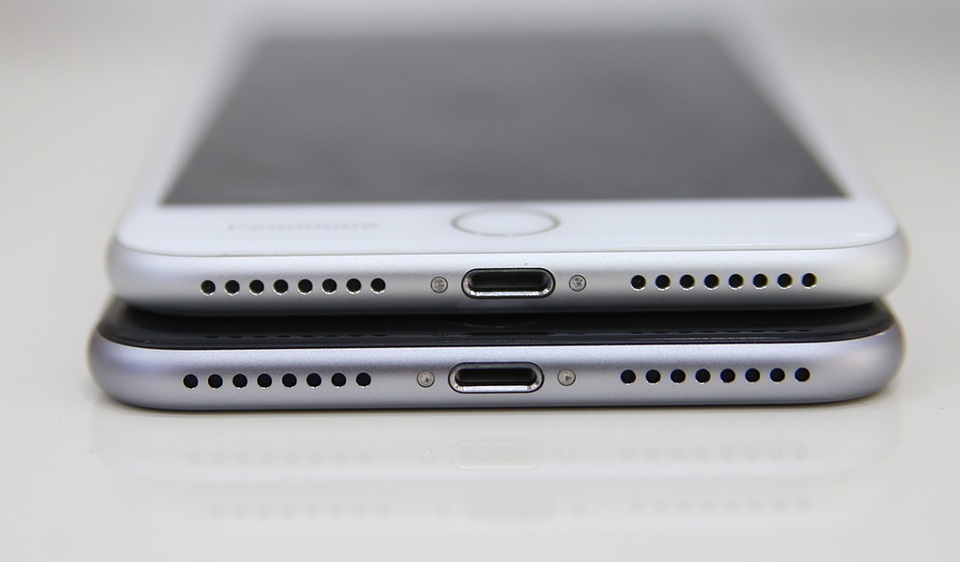 Cạnh dưới loại bỏ cổng tai nghe 3.5 mm