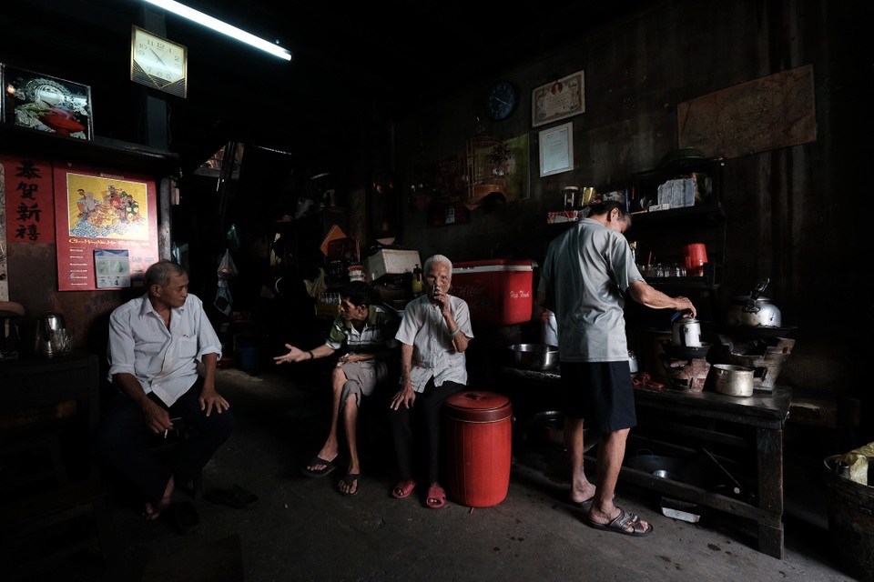 Thí sinh nữ "đánh bại" các tay máy nam, đoạt quán quân Canon PhotoMarathon 2016 - 6 Ảnh đạt giải nhì chủ đề Cà phê Sài Gòn
