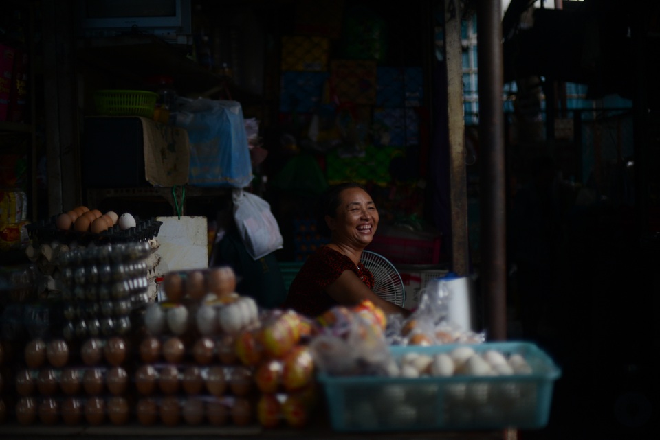 Thí sinh nữ "đánh bại" các tay máy nam, đoạt quán quân Canon PhotoMarathon 2016 - 7 Ảnh đạt giải nhì chủ đề Chợ truyền thống