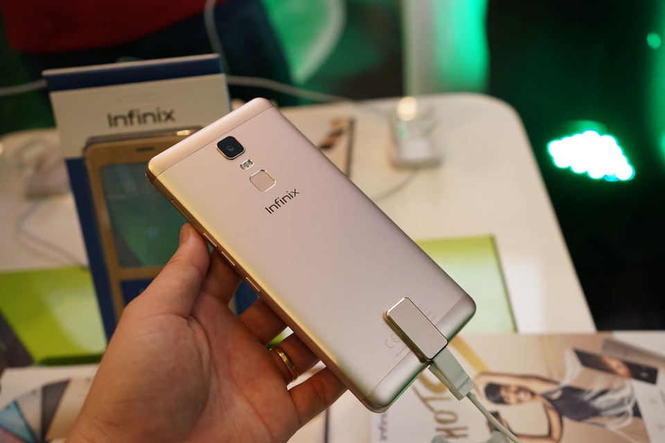 Loạt điện thoại mới "lên kệ" thị trường Việt trong tháng 10/2016 - 6