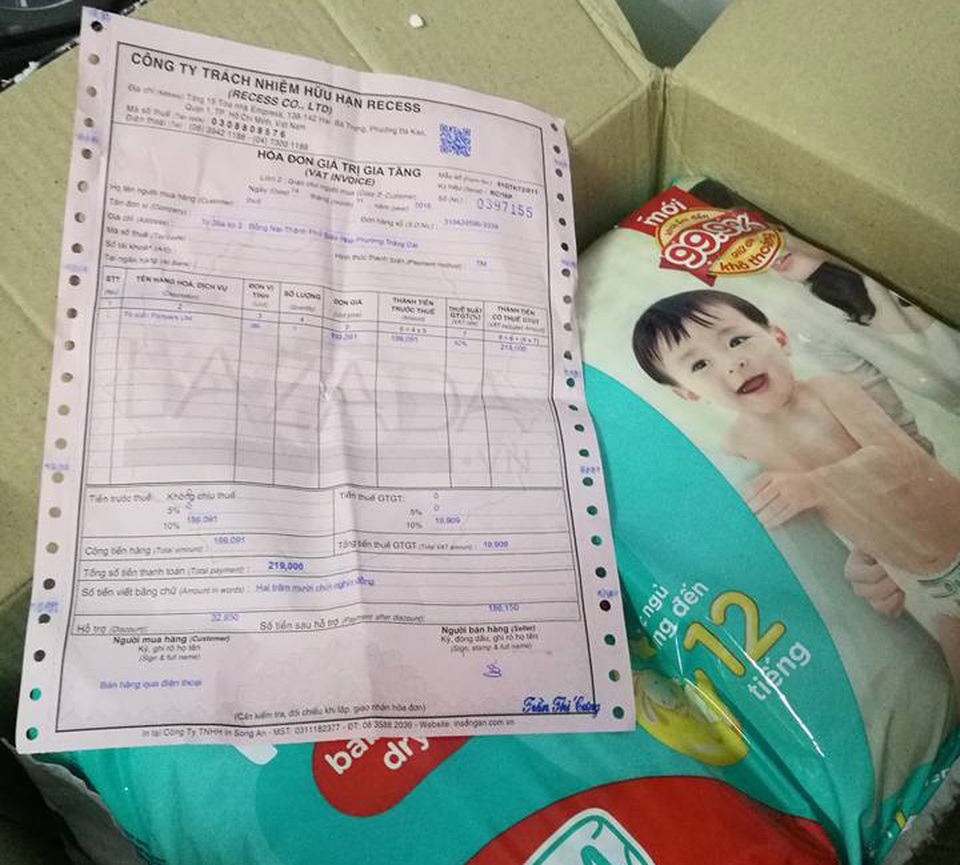Bán hàng online cần phải tạo dựng được niềm tin của khách hàng - 3 Hộp đựng tã của chị N nhận được