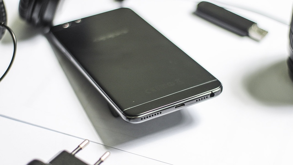 Top các smartphone có màu sắc được ưa chuộng dịp cuối năm - 4 Top các smartphone có màu sắc được ưa chuộng dịp cuối năm - 4