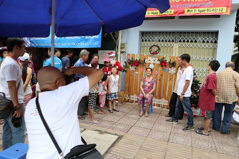 "Help-Portrait Việt Nam" thu hút hàng nghìn tay máy, tặng hàng chục nghìn ảnh chụp - 2 "Help-Portrait Việt Nam" thu hút hàng nghìn tay máy, tặng hàng chục nghìn ảnh chụp - 2