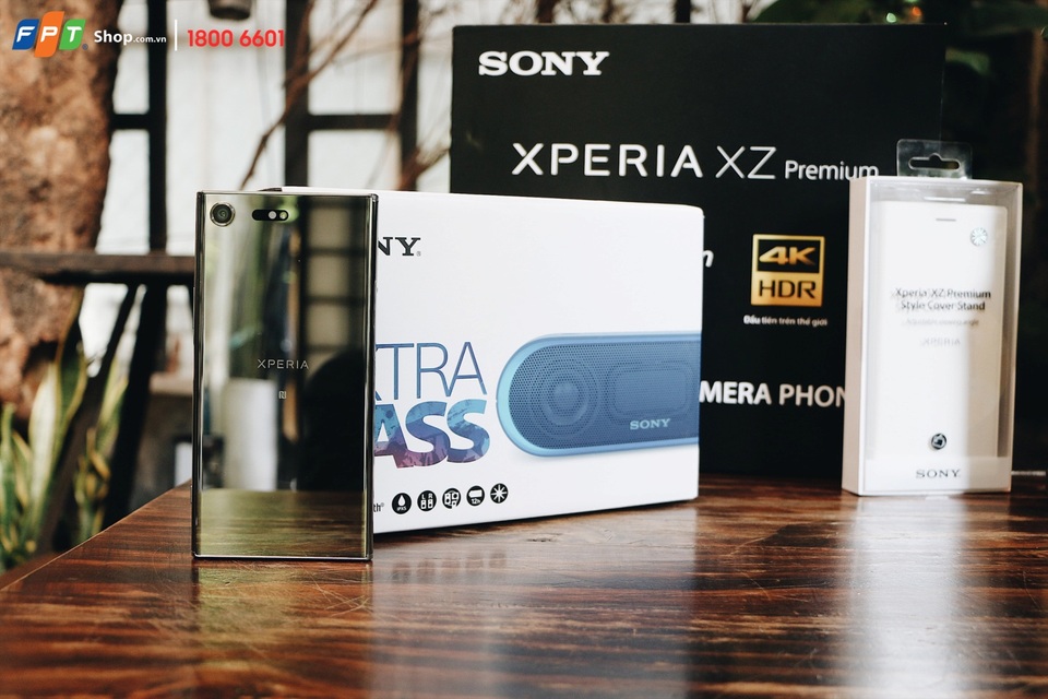 Sony Xperia XZ Premium chính thức lên kệ, màu Deepsea Black được yêu thích nhất - 3 Bộ quà đẳng cấp trị giá 2.980.000 đồng dành cho khách đặt trước siêu phẩm Sony Xperia XZ Premium tại FPT Shop