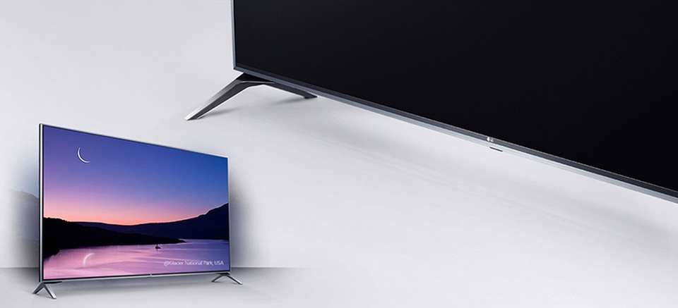 Phần thân và chân để của 43UJ750T được nâng cấp với chất liệu kim loại bắt mắt